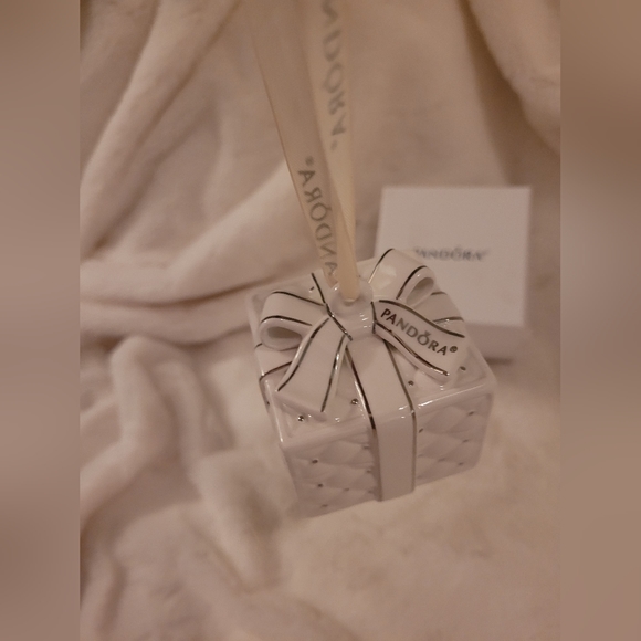 PANDORA Present Ornament - Picture 7 of 8